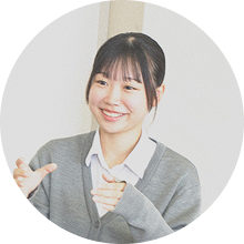 一人目の在校生Aさんの笑顔の写真です