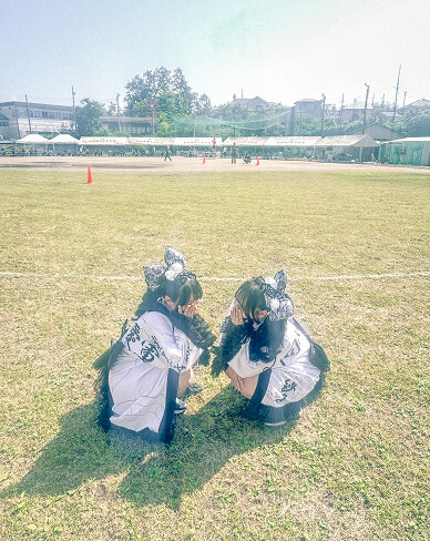 体育祭でオリジナルの衣装を着た生徒の写真です。