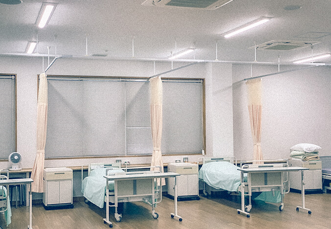 看護実習室の写真です。ベッドが並んでいます。