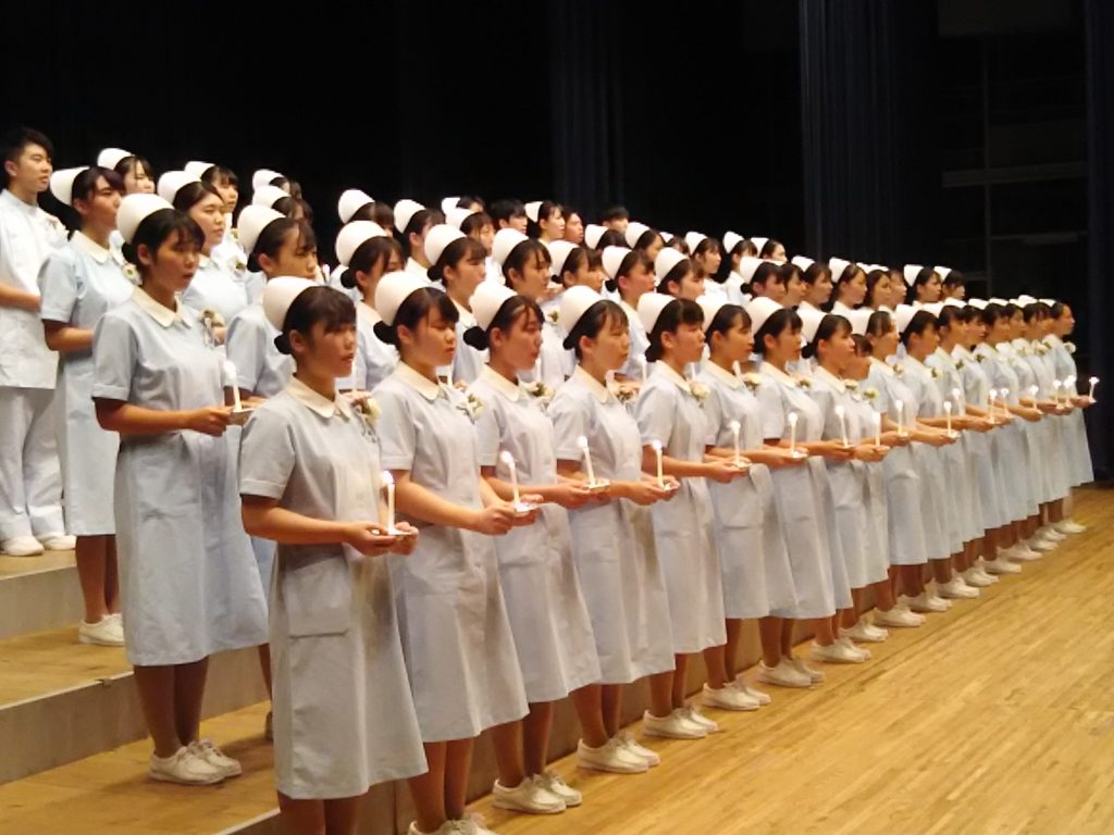 5年一貫教育第16回生（第51回）戴帽式｜看護科 | 学校法人
